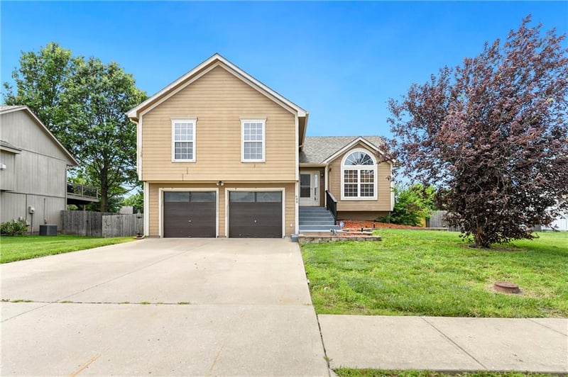 644 Jonathon Ave, Lee's Summit, MO 64063