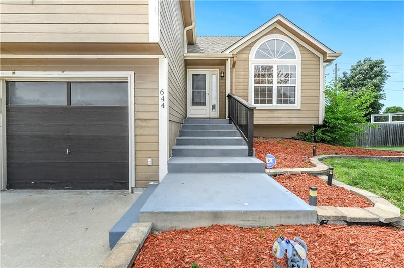 644 Jonathon Ave, Lee's Summit, MO 64063
