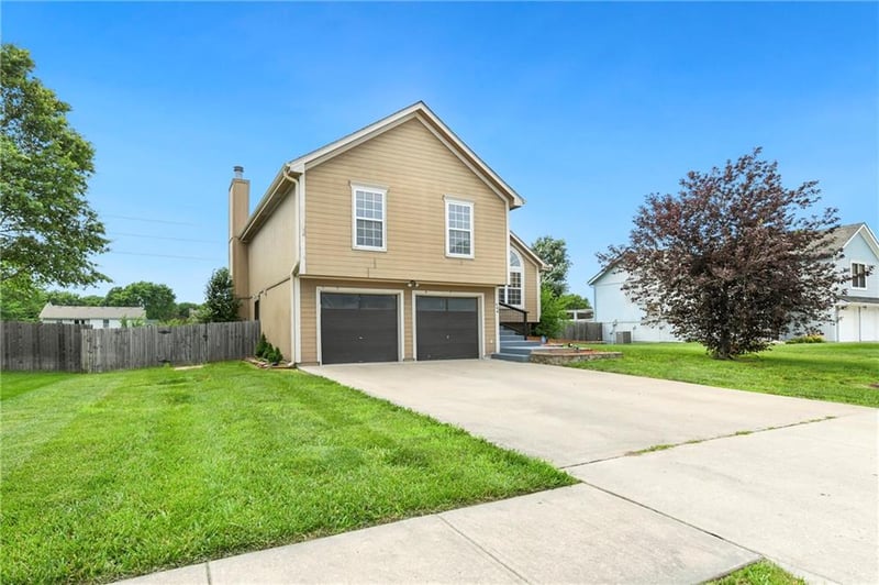 644 Jonathon Ave, Lee's Summit, MO 64063