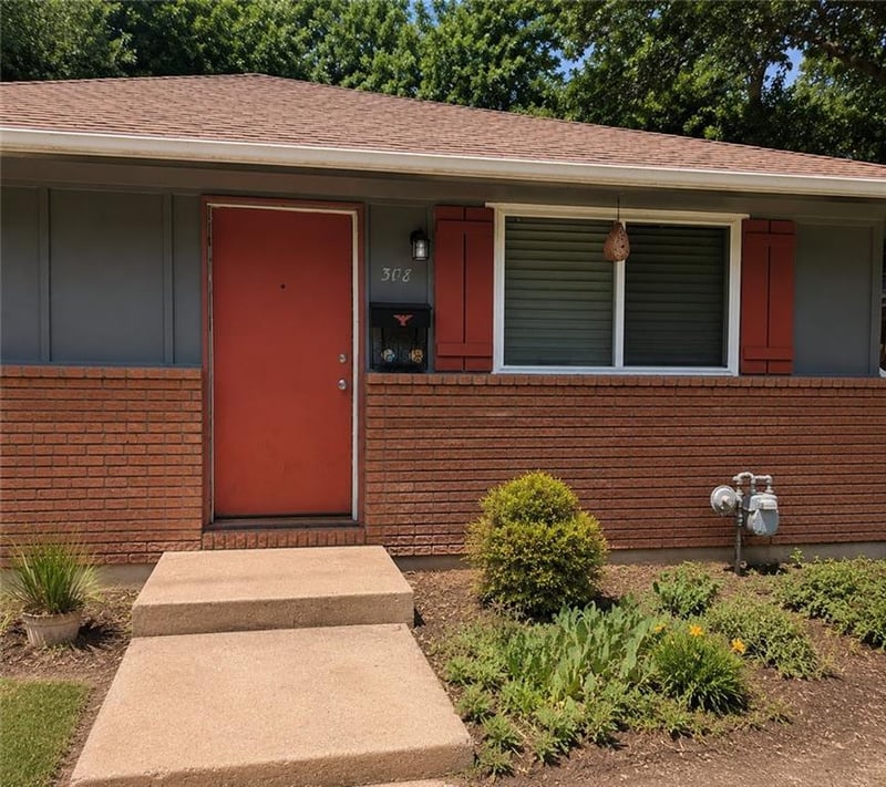 308 78th Ter, Kansas City, MO 64114