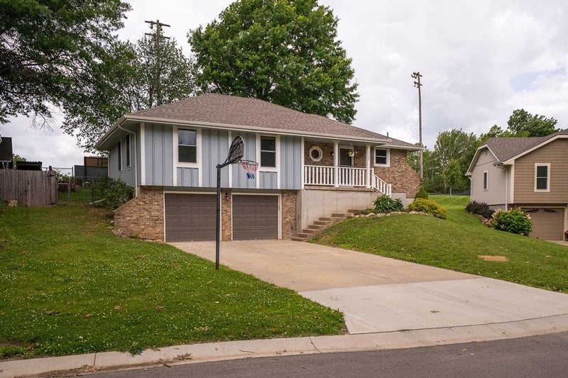 3240 100th St, Kansas City, KS 66109