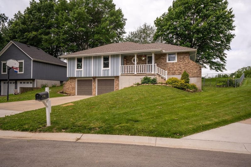 3240 100th St, Kansas City, KS 66109