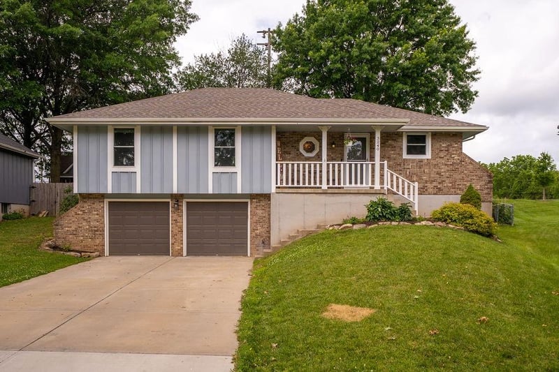 3240 100th St, Kansas City, KS 66109