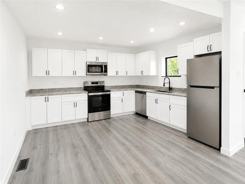 525 W Walnut St, Columbus, KS 66725