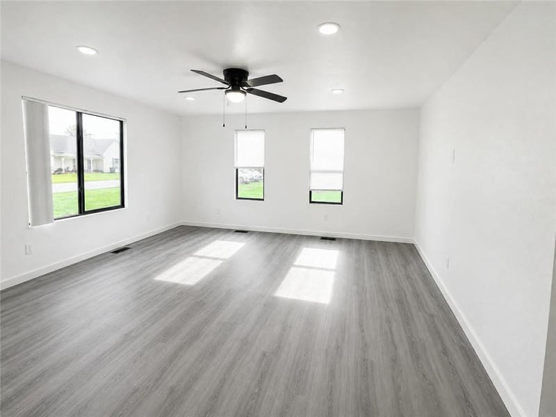 525 W Walnut St, Columbus, KS 66725