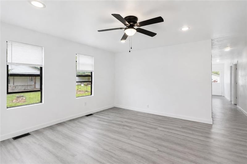 525 W Walnut St, Columbus, KS 66725