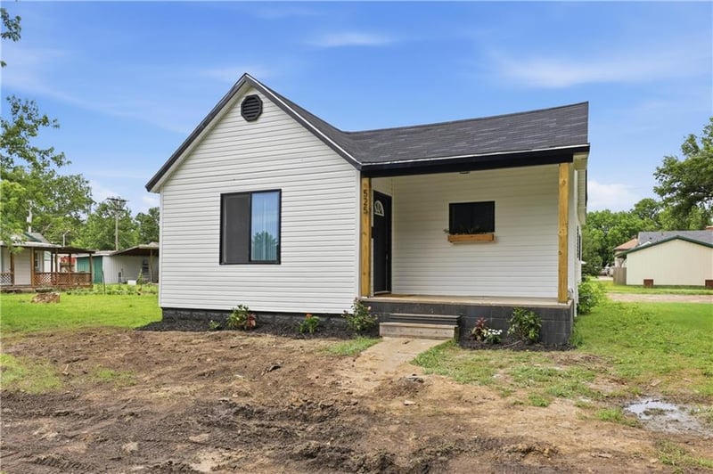 525 W Walnut St, Columbus, KS 66725