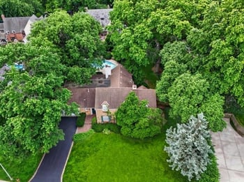 829 W 54th Ter, Kansas City, MO 64112