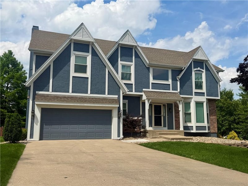 8900 148th Ter, Overland Park, KS 66221