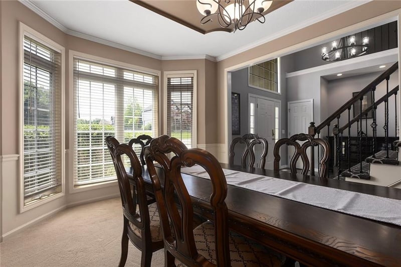 212 Hidden Ridge Ln, Lee's Summit, MO 64064