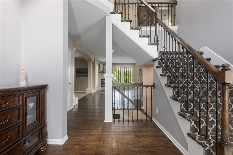 212 Hidden Ridge Ln, Lee's Summit, MO 64064