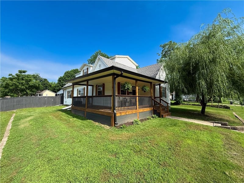 526 West St, Nevada, MO 64772