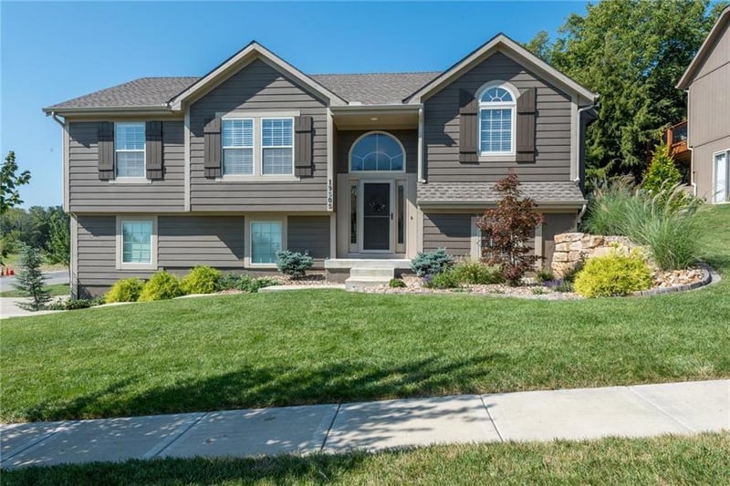 19505 110th St, Olathe, KS 66061