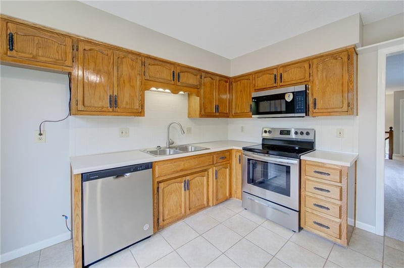 8635 Hull Ave, Kansas City, MO 64154