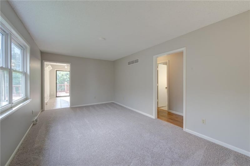8635 Hull Ave, Kansas City, MO 64154