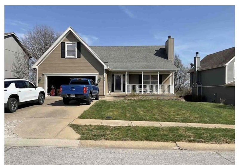 205 Highland Dr, Raymore, MO 64083