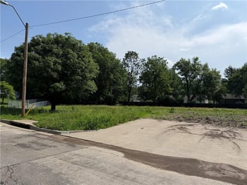 8117 Jarboe St, Kansas City, MO 64114