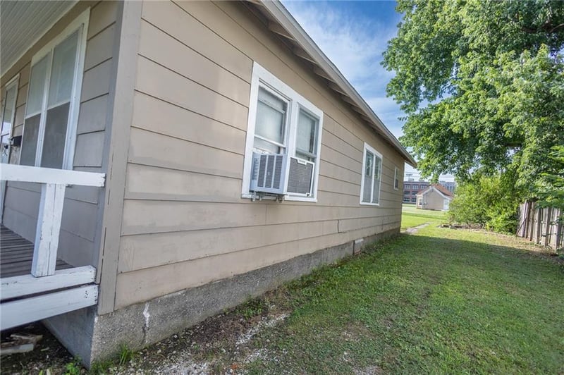 1108 9th St, Coffeyville, KS 67337