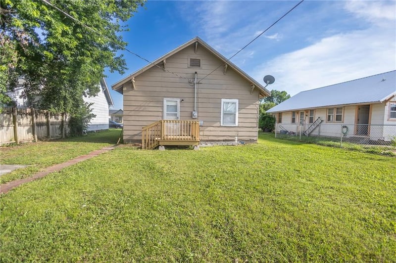 1108 9th St, Coffeyville, KS 67337