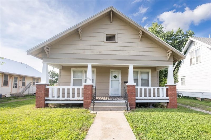 1108 9th St, Coffeyville, KS 67337