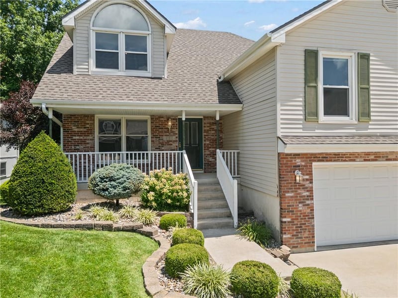 3329 Gateway Dr, Independence, MO 64057