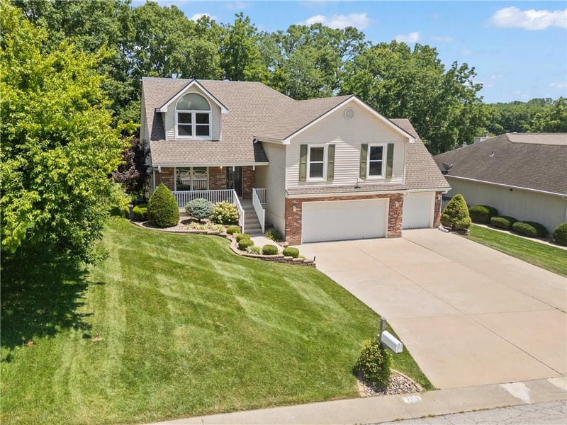 3329 Gateway Dr, Independence, MO 64057