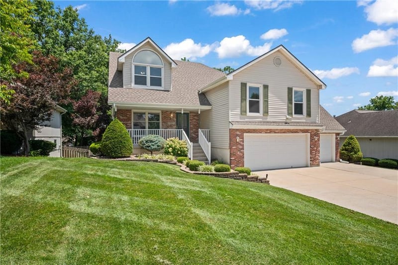 3329 Gateway Dr, Independence, MO 64057