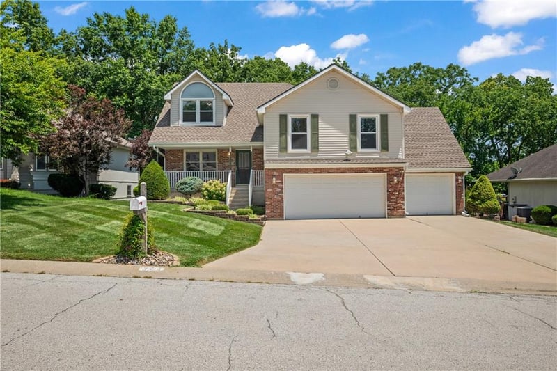 3329 Gateway Dr, Independence, MO 64057