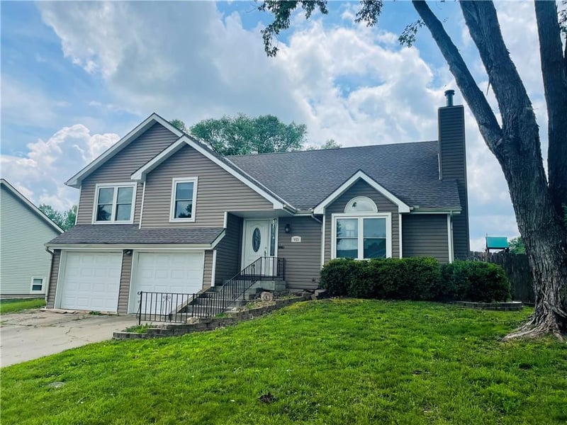933 Park Ave, Leavenworth, KS 66048