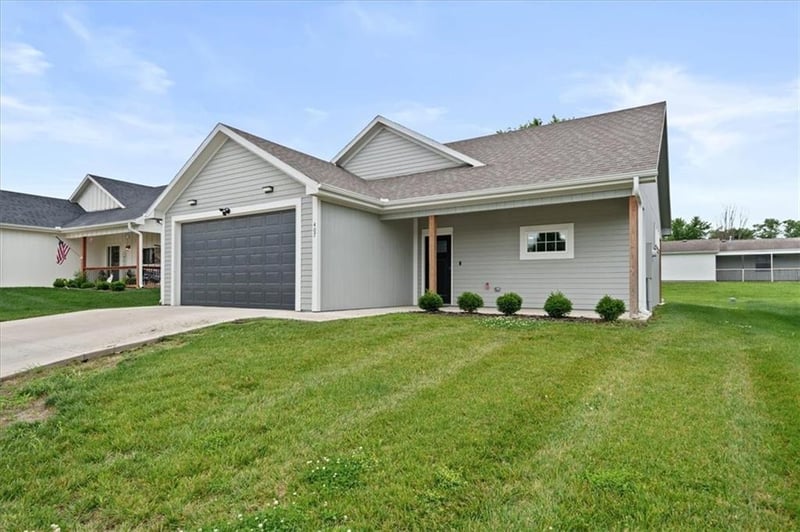 407 Sycamore Ct, Oak Grove, MO 64075