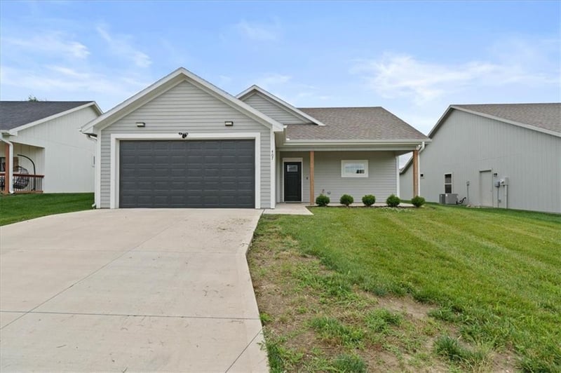 407 Sycamore Ct, Oak Grove, MO 64075