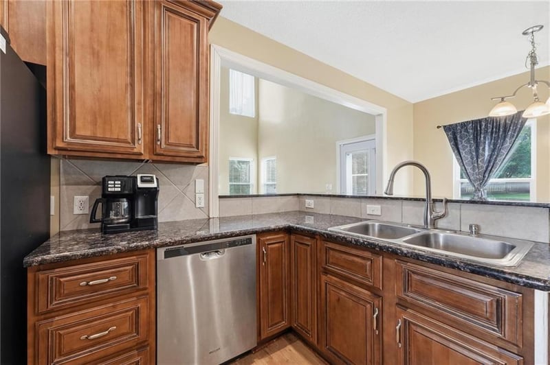 12229 Pine Valley Dr, Kansas City, KS 66109