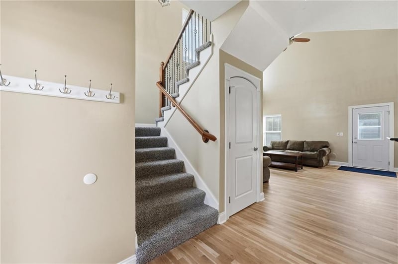 12229 Pine Valley Dr, Kansas City, KS 66109