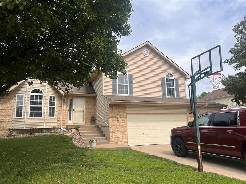8623 Sheldon Ave, Kansas City, MO 64153