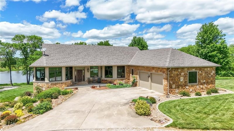 1672 1 Rd, Baldwin City, KS 66006