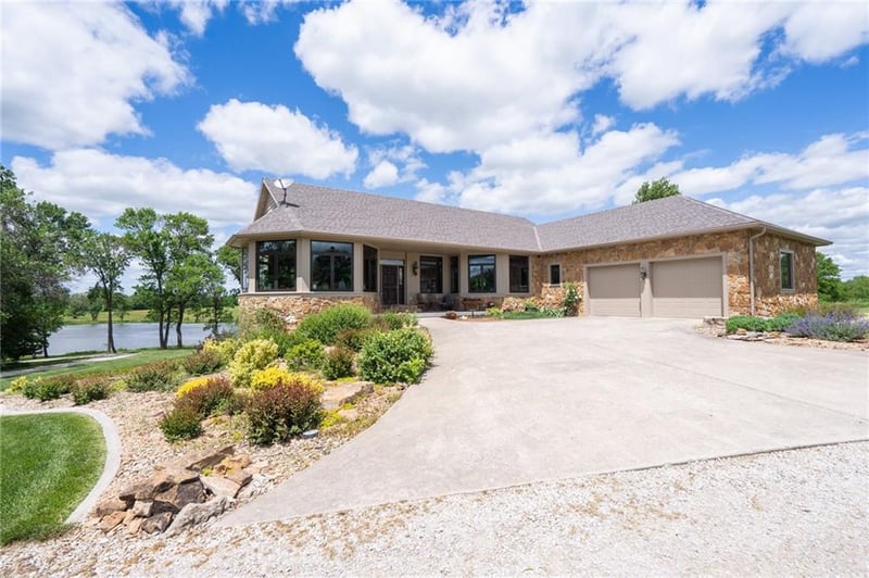 1672 1 Rd, Baldwin City, KS 66006