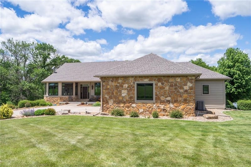 1672 1 Rd, Baldwin City, KS 66006