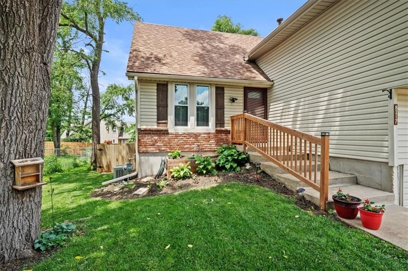 8217 Switzer St, Overland Park, KS 66204