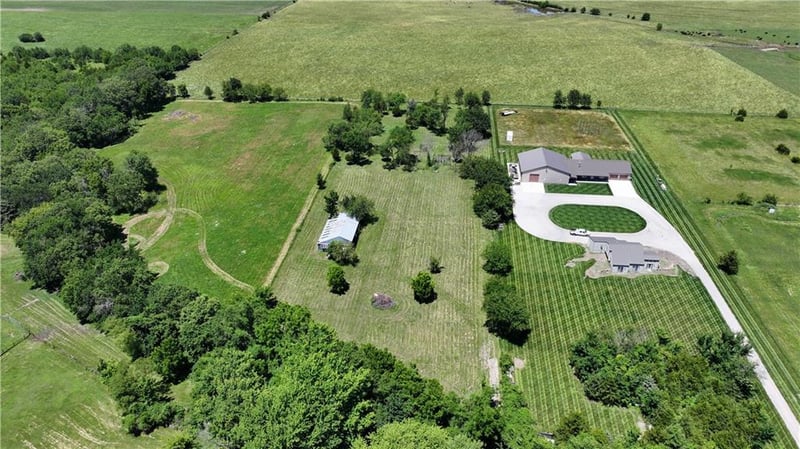 26870 199th St, Gardner, KS 66030