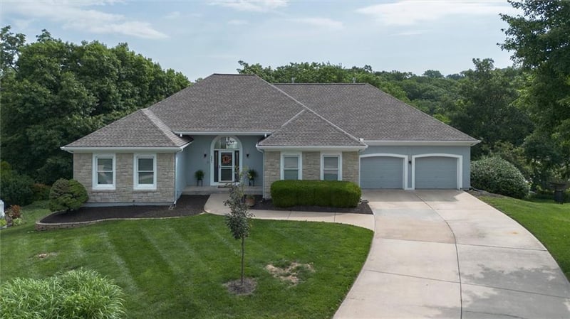6001 Hallet St, Shawnee, KS 66216