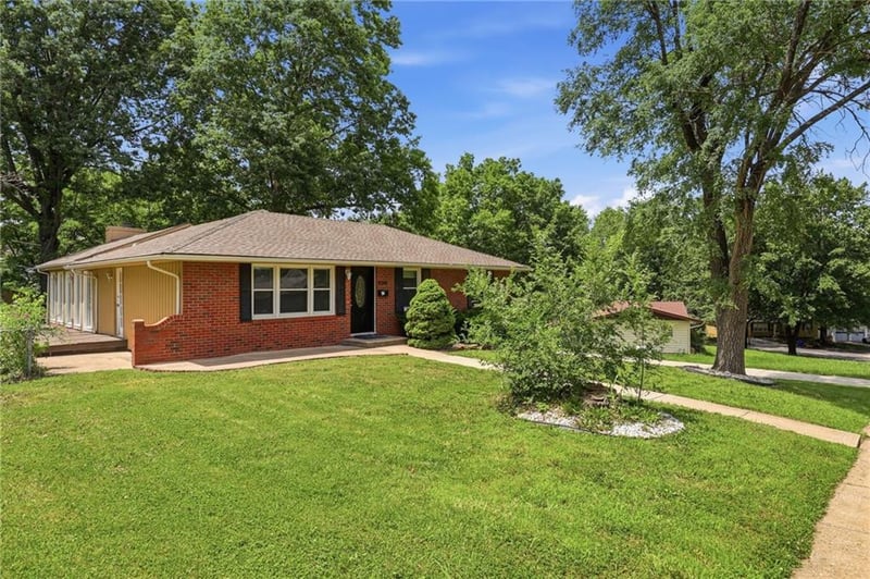 8506 Maple Ave, Kansas City, MO 64138