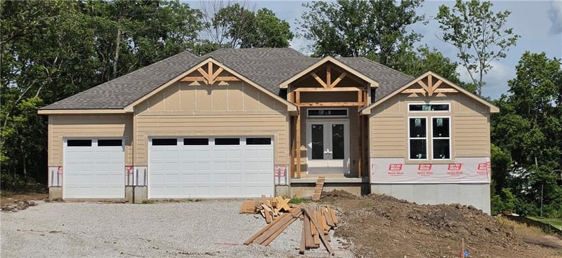 1503 Stonewall Dr, Oak Grove, MO 64075