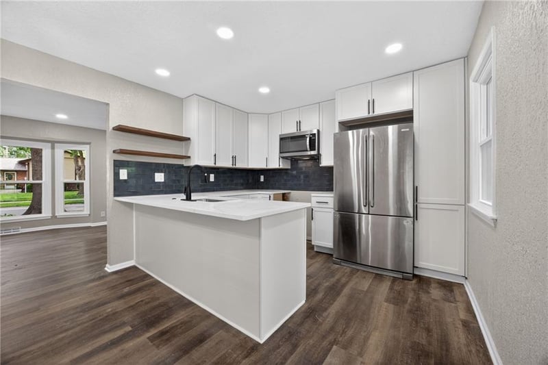 302 Corder St, Lee's Summit, MO 64063