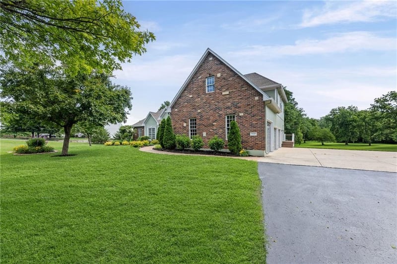 7447 Mize Rd, Shawnee, KS 66227