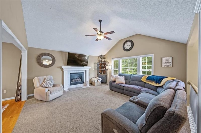 958 Maplewood Ct, Grain Valley, MO 64029