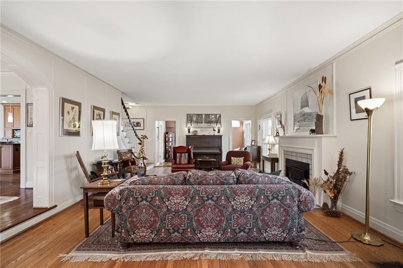 5405 Locust St, Kansas City, MO 64110