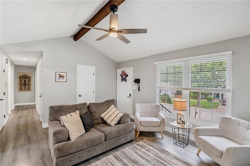 716 Redwood Ln, Blue Springs, MO 64014