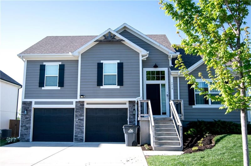 3919 Valley Forge Dr, Blue Springs, MO 64014