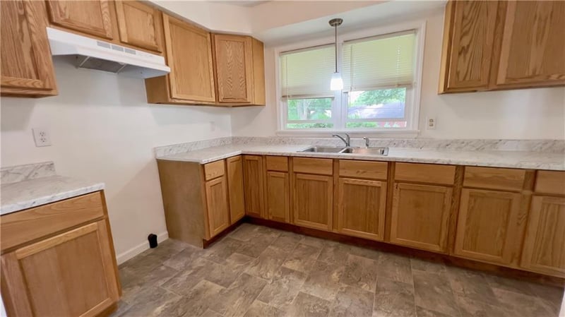 204 Park Dr, Belton, MO 64012