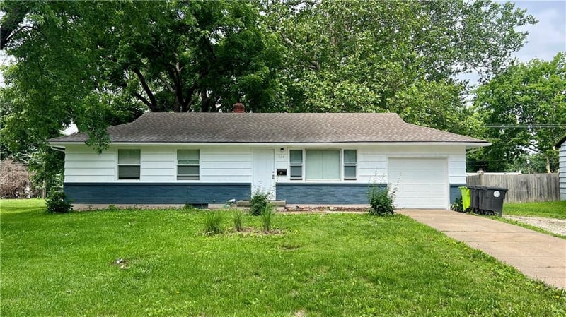204 Park Dr, Belton, MO 64012